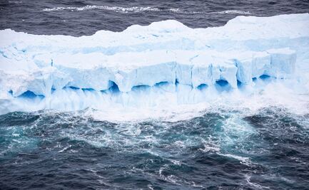 Video. Así se ve el iceberg más grande del mundo grabado desde el aire