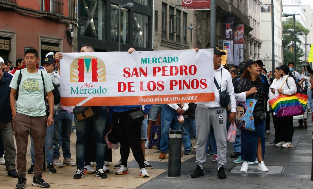 Los comerciantes de mercados públicos exigen que los diputados locales dejen de realizar el programa de "abasto popular" . Foto: Rafael García/ EL UNIVERSAL