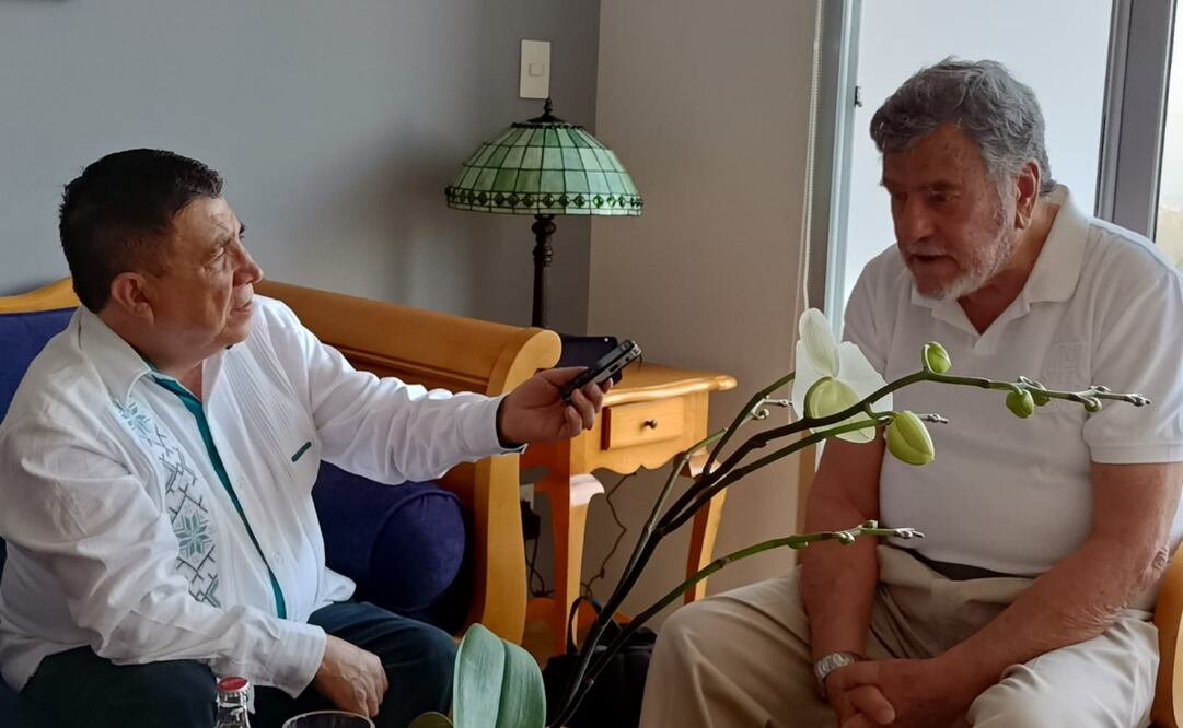 Carlos Ferreyra platicó con Edmundo Cázares sobre su vida, su paso por el periodismo y el padecimiento de su esposa "Male". / Foto: Edmundo Cázares.