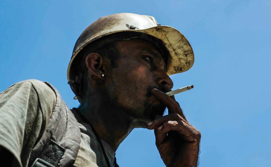 Juan Manuel Briones, trabajador de otra mina espera noticias del rescate de sus colegas. Foto: Diego Simón/ EL UNIVERSAL