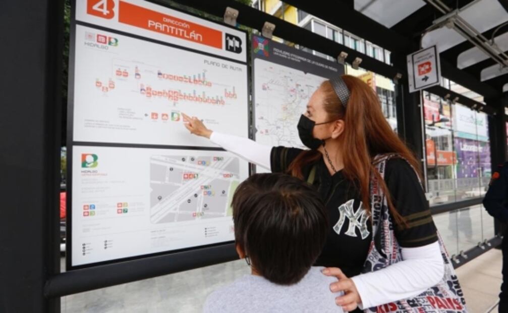 Metrobús estrena parabús en la estación Hidalgo de la Línea 4