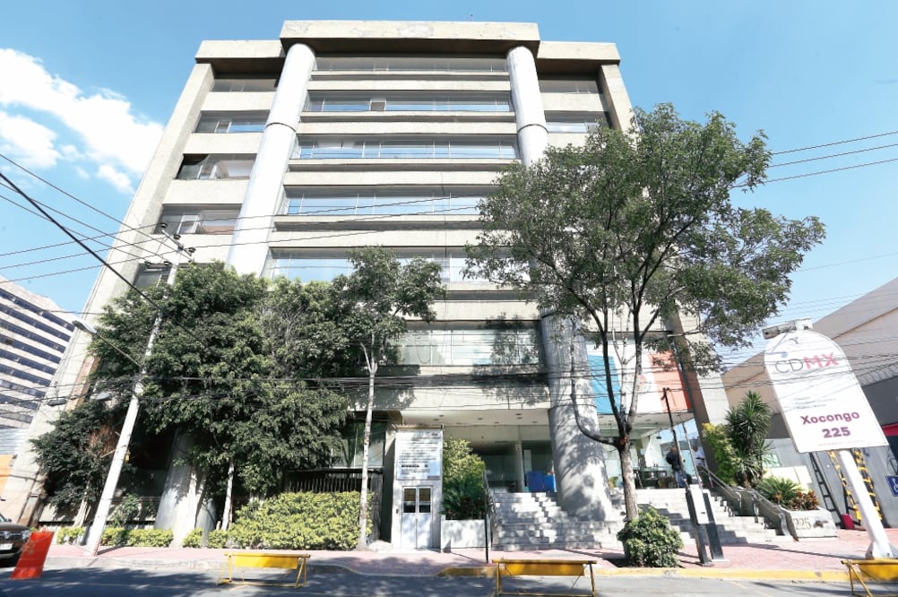 El edificio de Xocongo 225, que albergaba las oficinas de la Secretaría de Salud de la Ciudad de México, es uno de los que resultaron dañados. (ARCHIVO. EL UNIVERSAL)