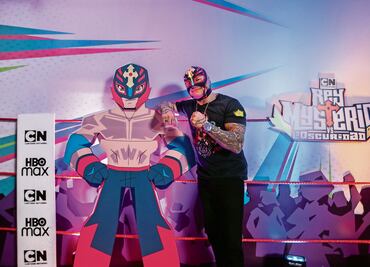 Rey Misterio se afianza como superhéroe