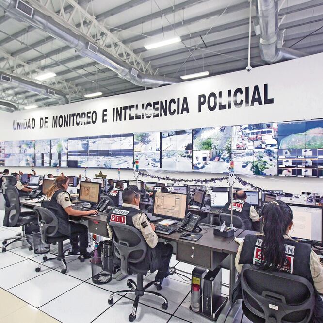 La Unidad de Monitoreo e Inteligencia Policial (Unipol) es el cerebro de la vigilancia de los brazaletes electrónicos, cuenta con 11 operadores que laboran en tres turnos de ocho horas. Fotos: CUAUHTÉMOC MORENO.