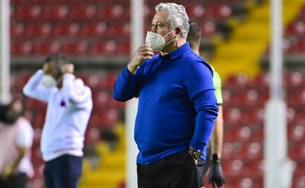 Víctor Manuel Vucetich tiene ventaja sobre Santiago Solari