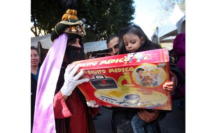 Hoteleros de Cancún regalan 1,600 juguetes para festejar Día de Reyes