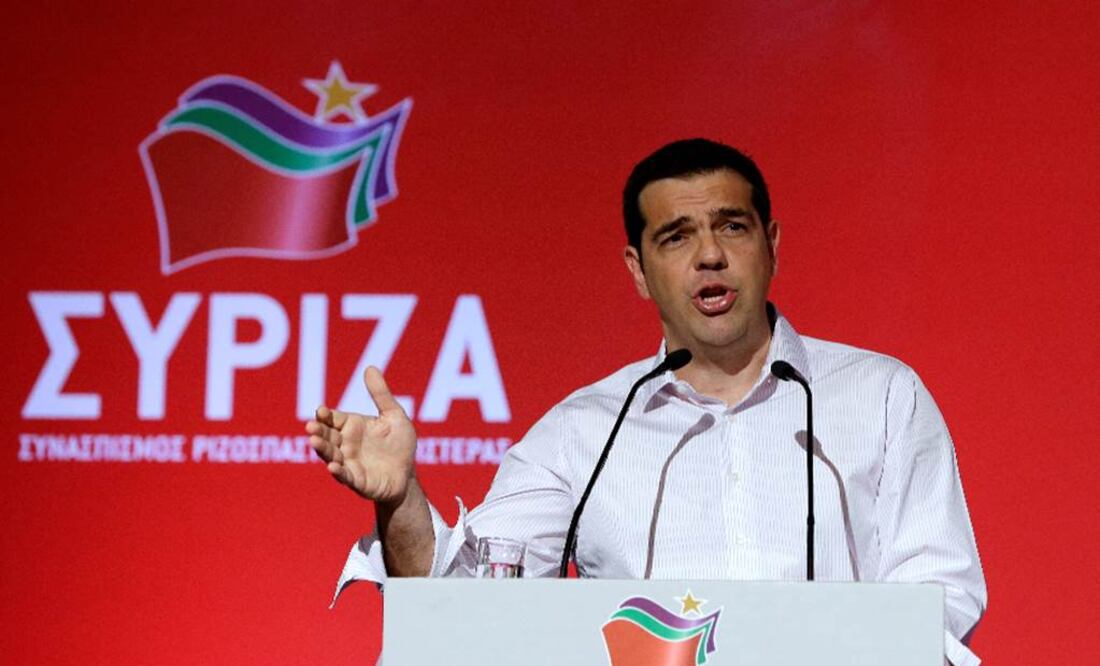 Alexis Tsipras, primer ministro griego, convocó un congreso extraordinario en septiembre en el que se abordará el futuro del partido tras el cambio de rumbo emprendido por el gobierno (ARCHIVO AP)