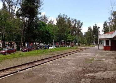 Libera ala radical del magisterio vías del tren en Michoacán