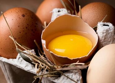 ¿Qué hacer cuando encuentres una mancha de color en la yema de huevo?