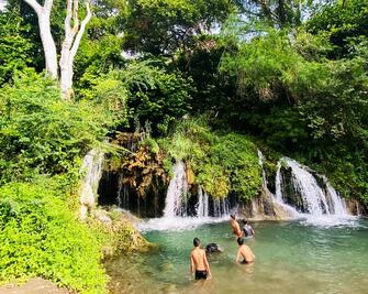 Los Manantiales, un balneario con pozas naturales y cascadas 