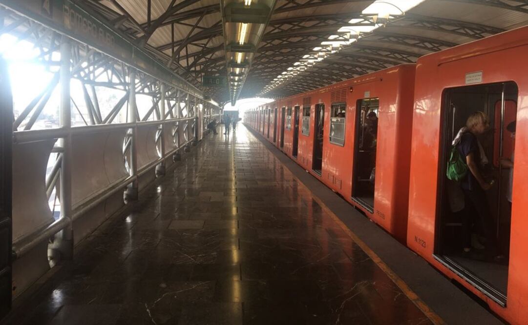 La marcha de trenes fue restablecida en la línea 8 después de 20 minutos después, sin embargo, la línea B continua detenida. Foto: Archivo / EL UNIVERSAL