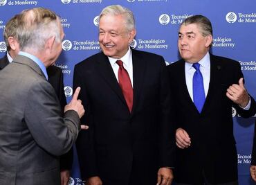 AMLO dice que trabaja en acuerdo con el TEC de Monterrey para becar a jóvenes