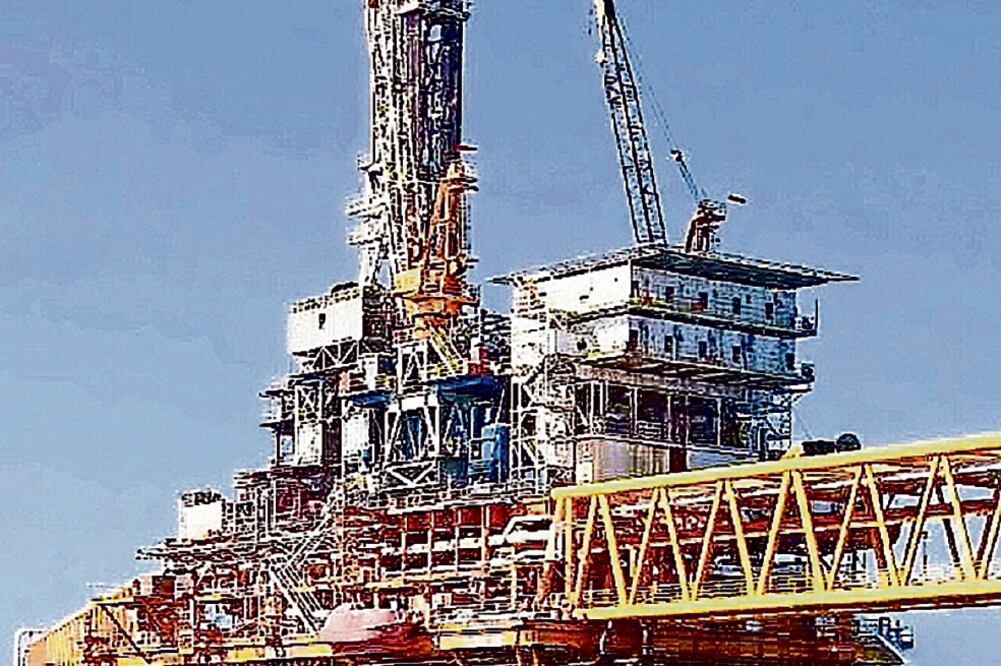 Presupuesto. De acuerdo a la ponencia del comisionado del Inai, Joel Salas, Pemex aporta el 14.9% de los ingresos del sector público (ARCHIVO EL UNIVERSAL)