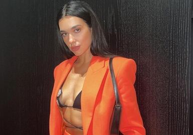 Dua Lipa nos muestra cómo llevar un vestido cut out esta temporada 
