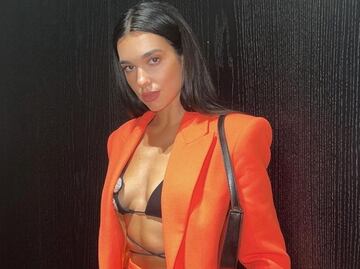 Dua Lipa nos muestra cómo llevar un vestido cut out esta temporada