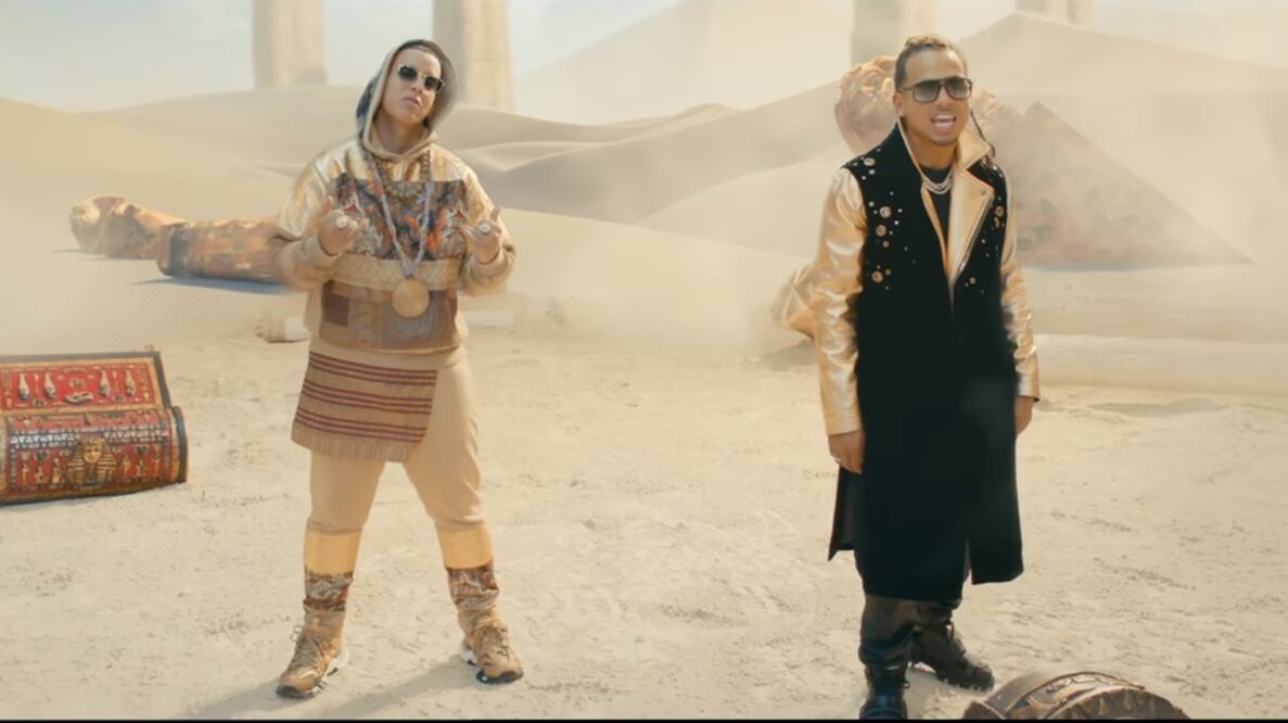 Ozuna lanza y Daddy Yankee. Foto: Captura video