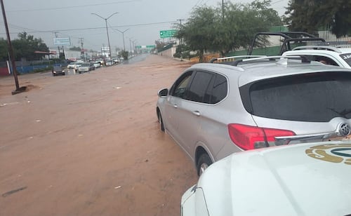 Lluvias dejan desbordamiento de arroyos y cierres carreteros en Sonora; no se reportan víctimas