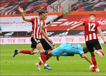 Polémica arbitral en la Premier League en partido del Tottenham