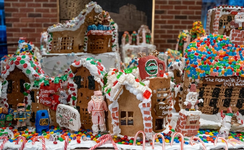 Fotografía del 12 de diciembre de 2025 que muestra galletas de GingerBread Lane, las casas del pueblo de pan de jengibre más grandes del mundo, en Nueva York (Estados Unidos).  Foto: EFE