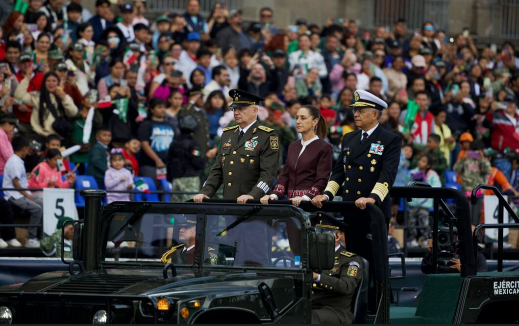 La presidente de México, Claudia Sheinbaum Pardo, a su llegada al desfile cívico militar del 16 de septiembre. Foto: Hugo Salvador / EL UNIVERSAL