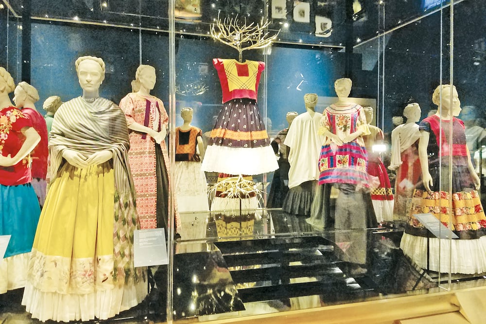 El recinto londinenes espera que la exposición Frida Kahlo: Making Herself Up, que destaca su característica indumentaria, sea vista por hasta 200 mil personas (FOTOS: INDER BUGARIN. EL UNIVERSAL)