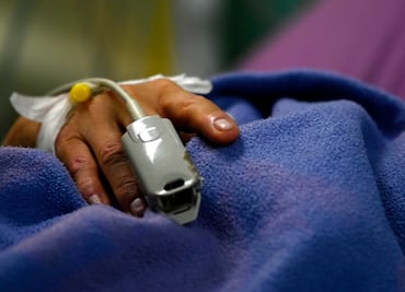 Hombre de 70 años vence al Covid-19 pero le cobran un mdd en Seattle