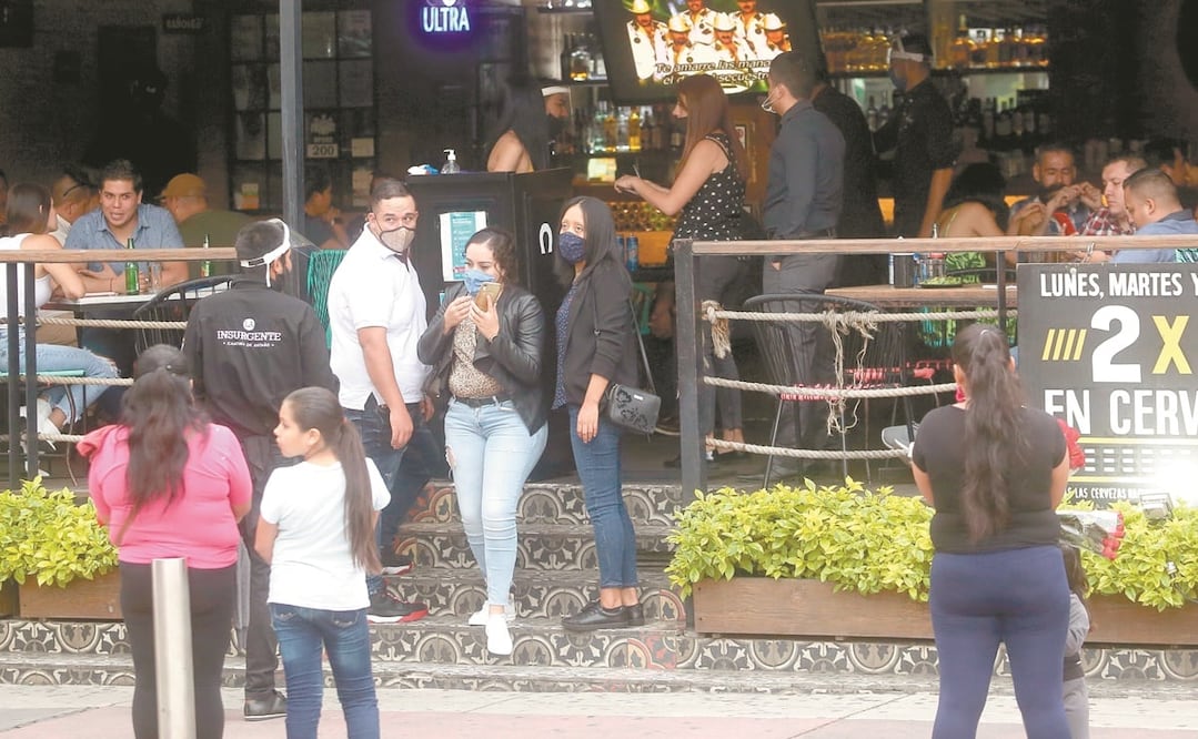 Respecto al cierre de bares y antros, el gobernador Enrique Alfaro aseguró que se les advirtió a tiempo y muchos siguieron actuando con irresponsabilidad. Foto: CARLOS ZEPEDA. EL UNIVERSAL