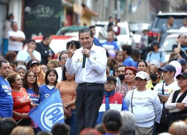 ¡Aquí vamos decididos a la victoria, aquí vamos con rumbo fijo y claro!, asegura Giovani Gutiérrez a vecinos de Coyoacán