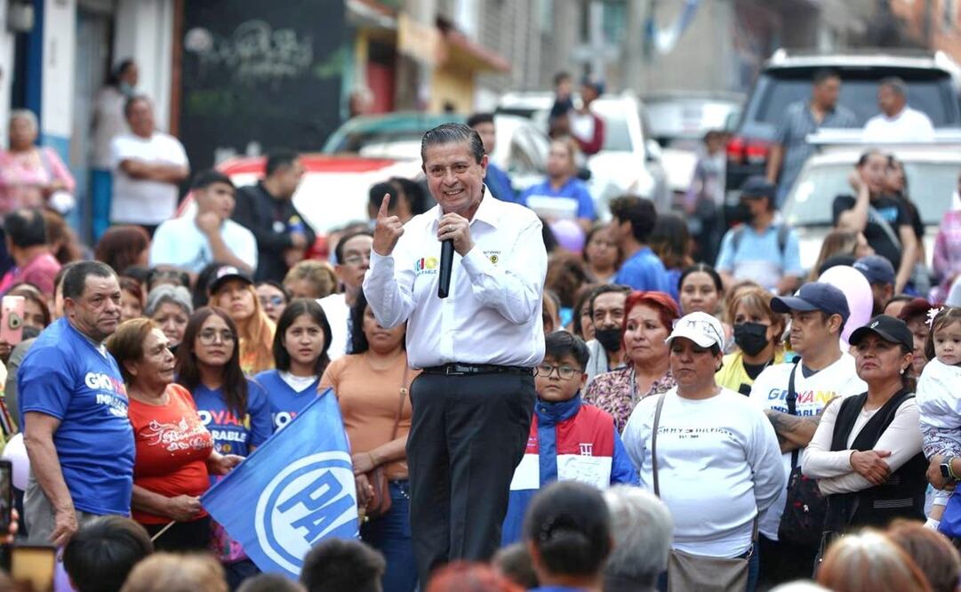 Giovani Gutiérrez recorrió las calles de San Diego Churubusco y de Pedregal de Santo Domingo en donde expuso ante los ciudadanos su lista de 80 propuestas. Foto: especial