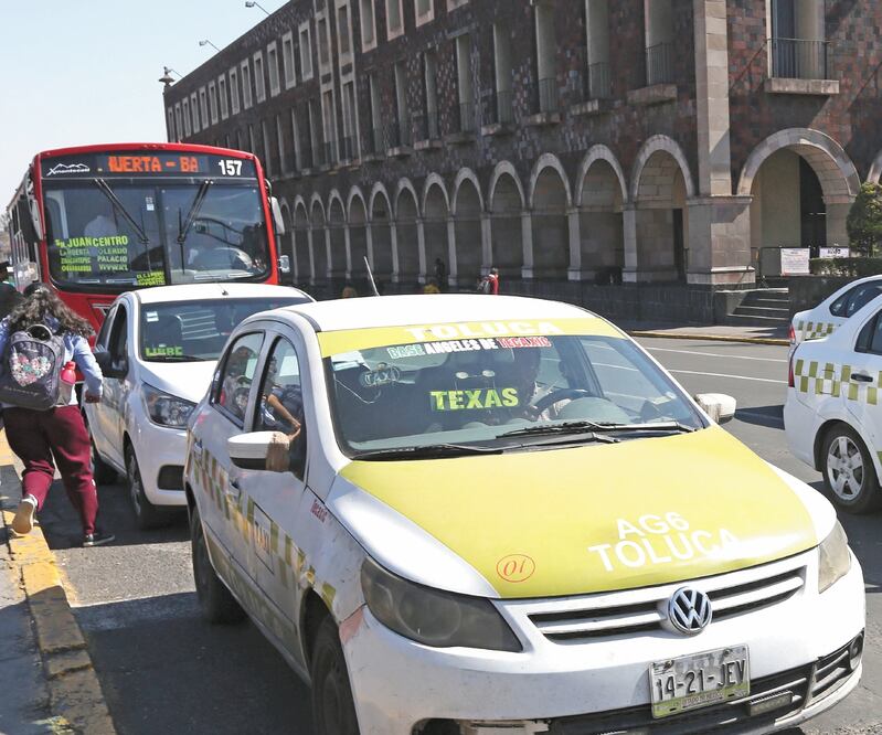 Negativa . Los taxistas no están autorizados a incrementar el precio de los pasajes, reitera la autoridad. JORGE ALVARADO. EL UNIVERSAL