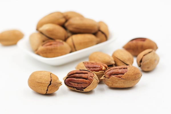 China amplía investigación antidumping a nueces pecanas de México y EU; la extiende hasta marzo de 2027