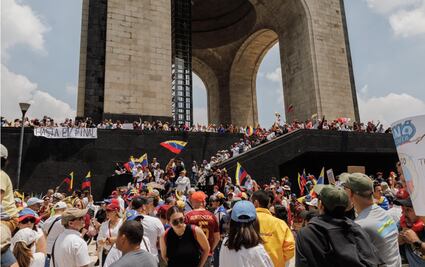 Al grito de “¡Fuera Maduro!”, venezolanos en México exigen se respete victoria de la oposición en su país