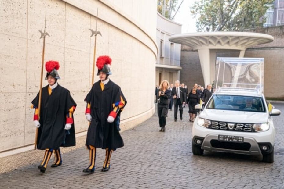 La Renault Duster es el nuevo papamóvil del Vaticano