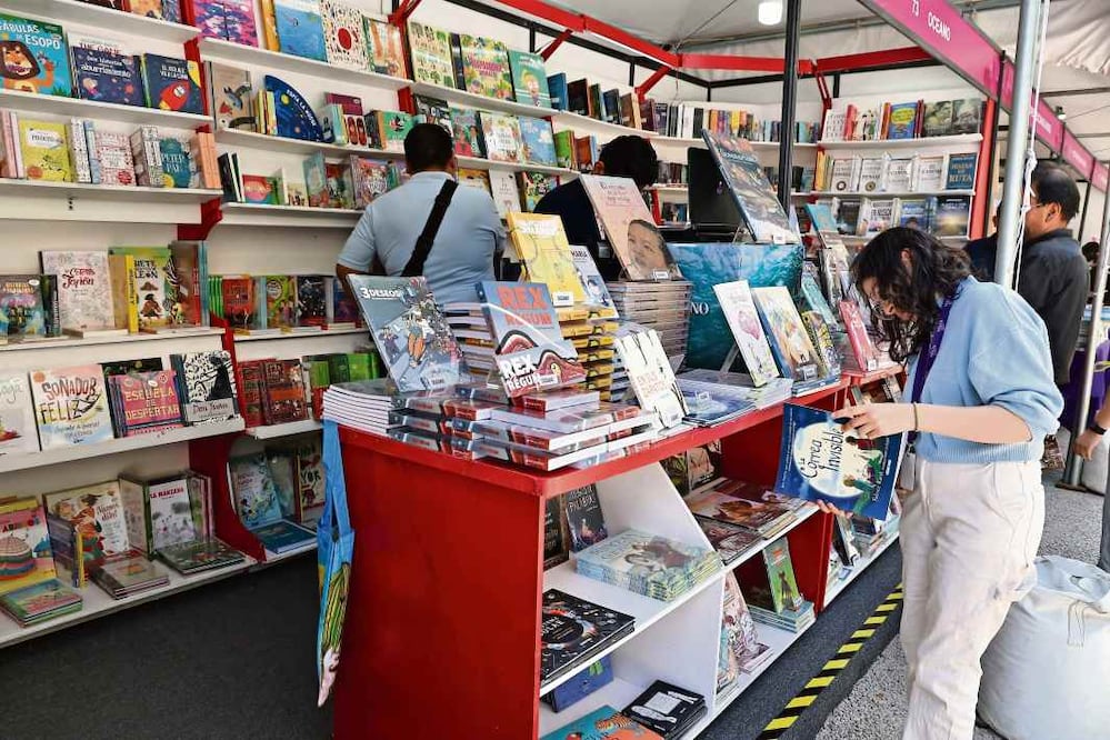 Recorrido durante el último día de la Feria Internacional del Libro Infantil y Juvenil Aztlán Parque Urbano./ BERENICE FREGOSO EL UNIVERSAL