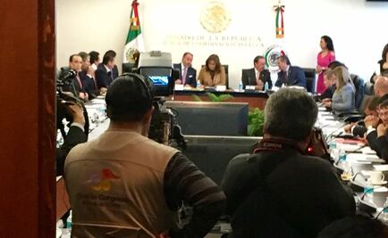 Raúl Cervantes presenta su renuncia a la PGR en el Senado