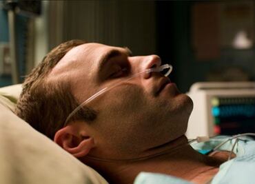 Científicos logran que paciente recupere conciencia tras 15 años en coma