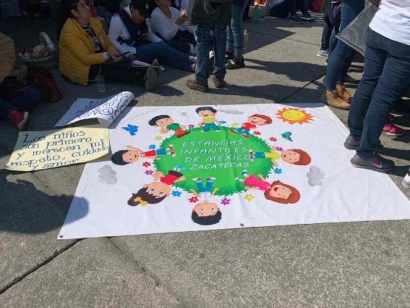 Llegan manifestantes de estancias infantiles a San Lázaro