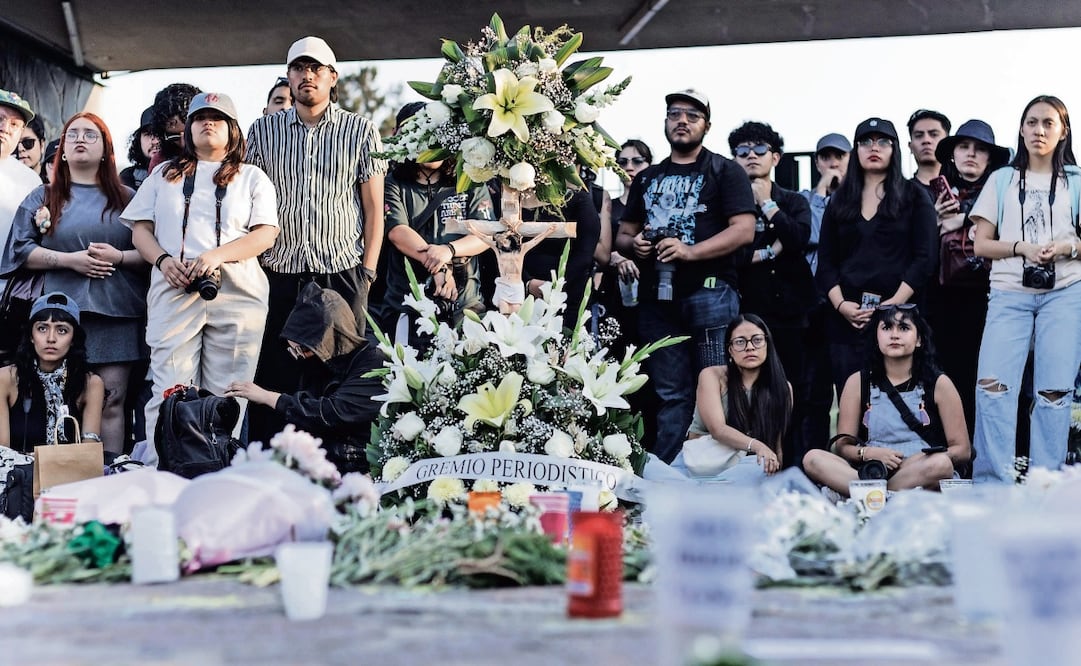 Ayer por la tarde se realizó una velada en memoria de los fallecidos. Foto: Yaretzy M. Osnaya / EL UNIVERSAL