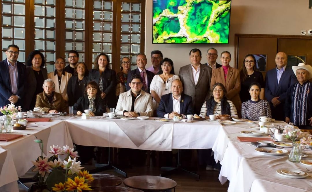 El dirigente de Morena en la Ciudad de México, Paulo García, sostuvo una reunión de trabajo con diputadas y diputados federales capitalinos
(09/09/26)
Foto: Especial.