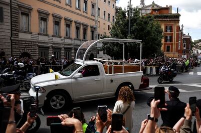 Funeral del Papa; ¿cómo es el papamóvil que Francisco usó en México?