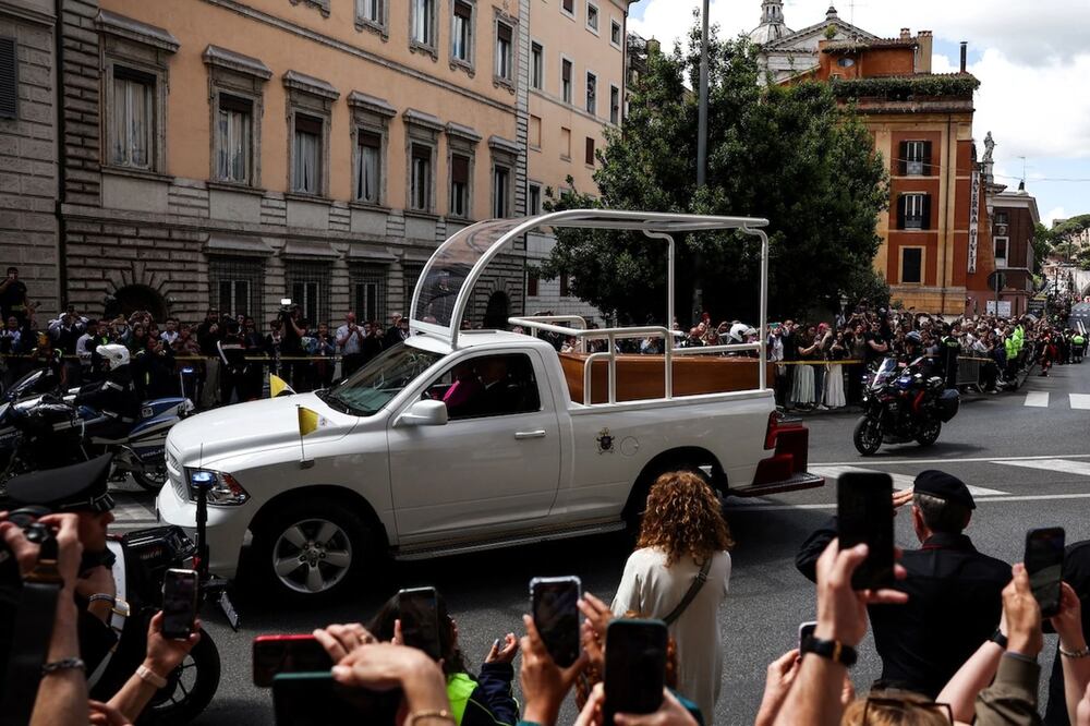 Papamóvil que trasladó al papa Francisco en su funeral. Foto: AFP