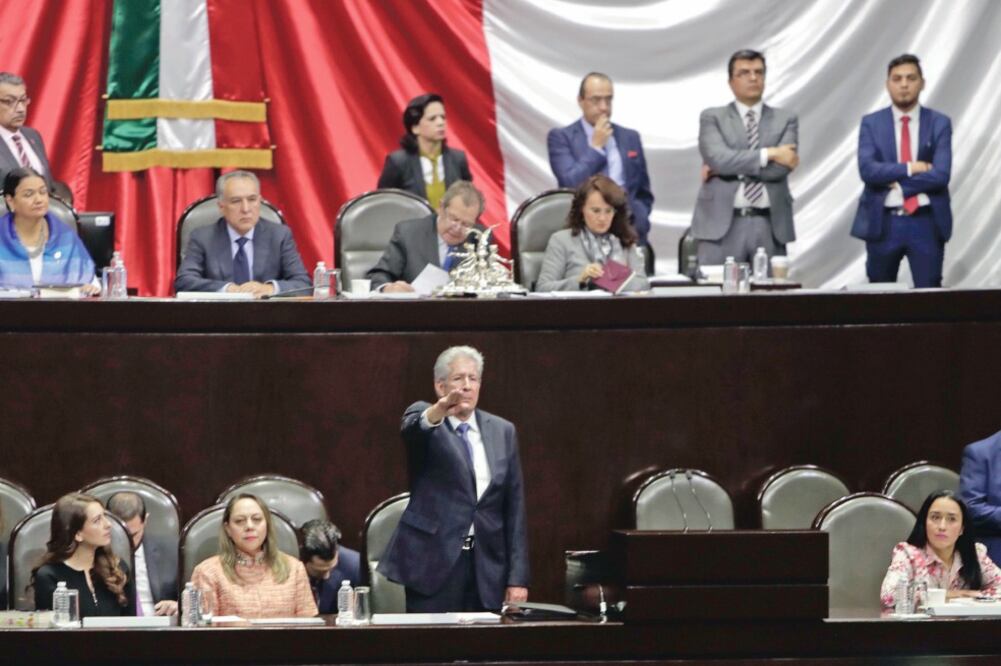 El titular de la SCT, Gerardo Ruiz Esparza, en su comparecencia en la Cámara de Diputados, destacó que de cancelarse el NAIM, habría que pagar daños económicos a 307 empresas involucradas. Foto: IVÁN STEPHENS. EL UNIVERSAL