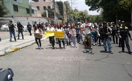 Alumnos de Prepa 6 marchan y exigen que se esclarezca muerte de joven en la UNAM