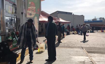 Automovilistas duermen en gasolineras de Michoacán por combustible