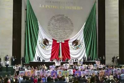 Diputados de Morena hacen conteo por los 43 normalistas de Ayotzinapa