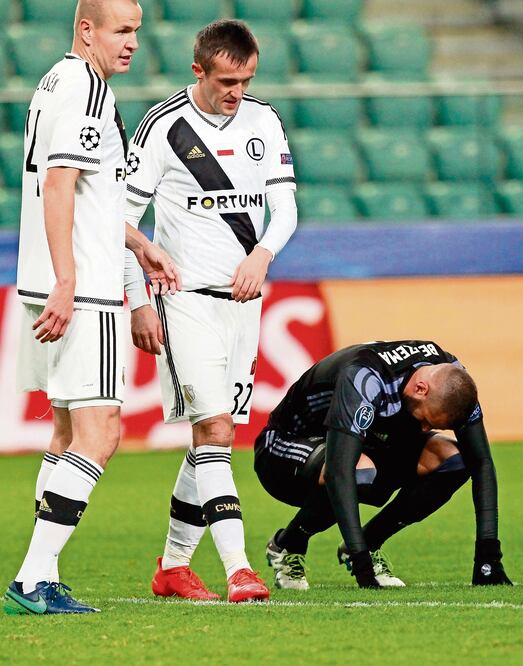 Empate con sabor a derrota tiene el conjunto blanco ante el Legia, que se recupera de una desventaja de 0-2 ante el campeón de Europa (CZAREK SOKOLOWSKI. AP)