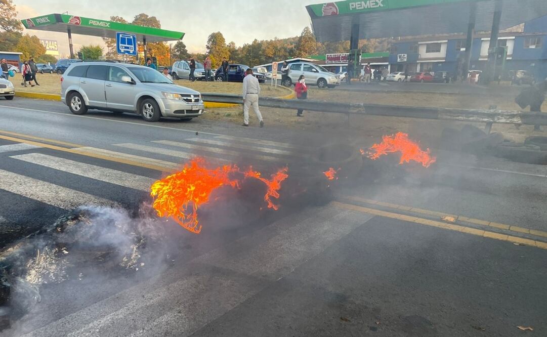 Este viernes se registran bloqueos en carreteras de Oaxaca y Cuernavaca por manifestantes. Foto: Especial