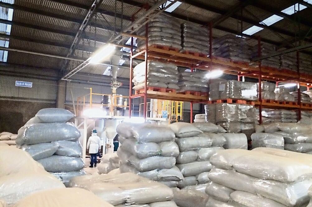 El organismo colocó sellos de suspensión de actividades en dos bodegas de las empresas Empacadora Therbal y Centro Botánico Nayec, en Iztapalapa (ESPECIAL)