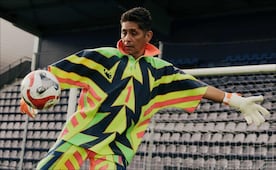 Los coloridos uniformes de Jorge Campos son la principal atracción de un museo de Guadalajara 