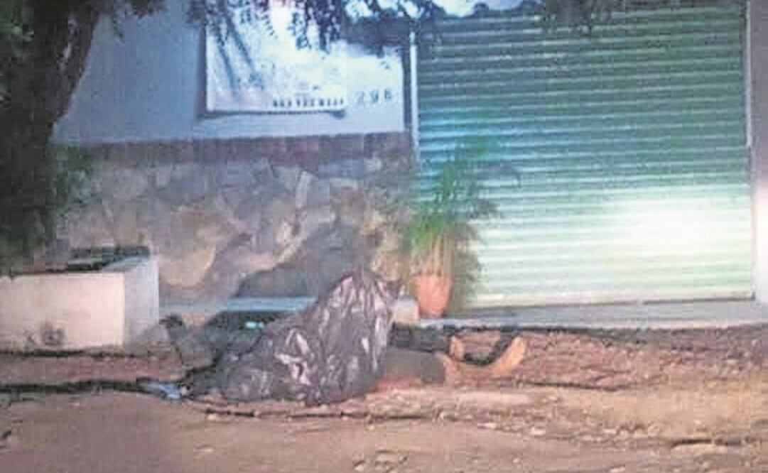 En Apatzingán se localizaron cuerpos dentro de bolsas de plástico tiradas sobre la calle. Foto: ESPECIAL